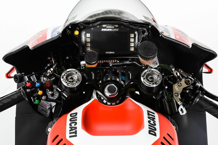 2016-Ducati-Desmosedici-GP16-29-Cockpit.jpg