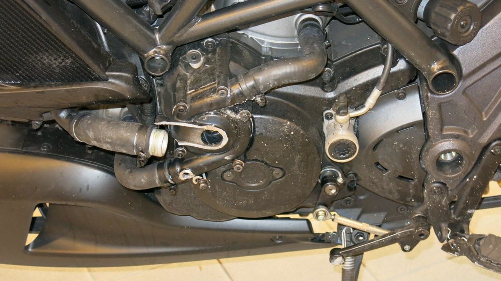 Ducati Diavel Unfallschaden 002 (Kopie).jpg