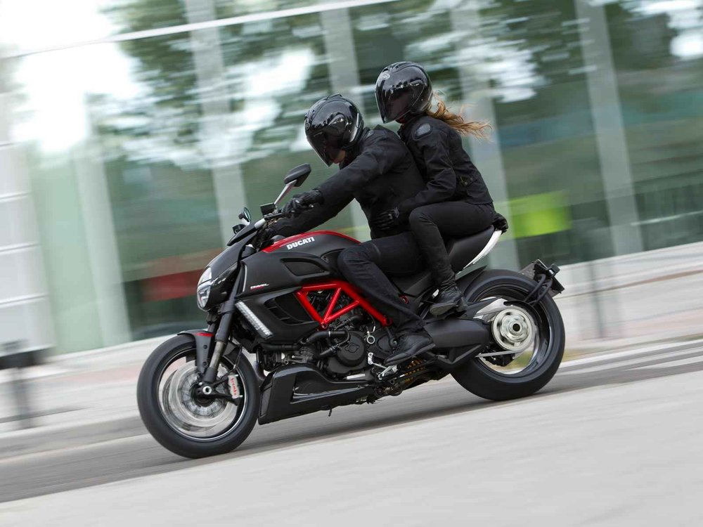 Diavel-ducati-2011-bike-wale-wallpapers-4.jpg